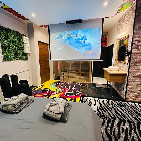 Capsule Street Art - Sauna- Jacuzzi - Playstation 5 - Billard - Netflix - Home Cinema - Terrasse Douai Bagian luar foto