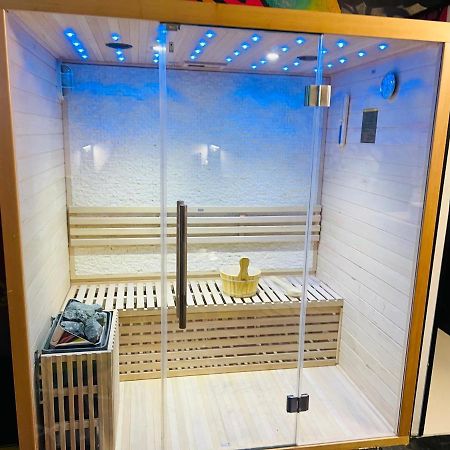 Capsule Street Art - Sauna- Jacuzzi - Playstation 5 - Billard - Netflix - Home Cinema - Terrasse Douai Bagian luar foto
