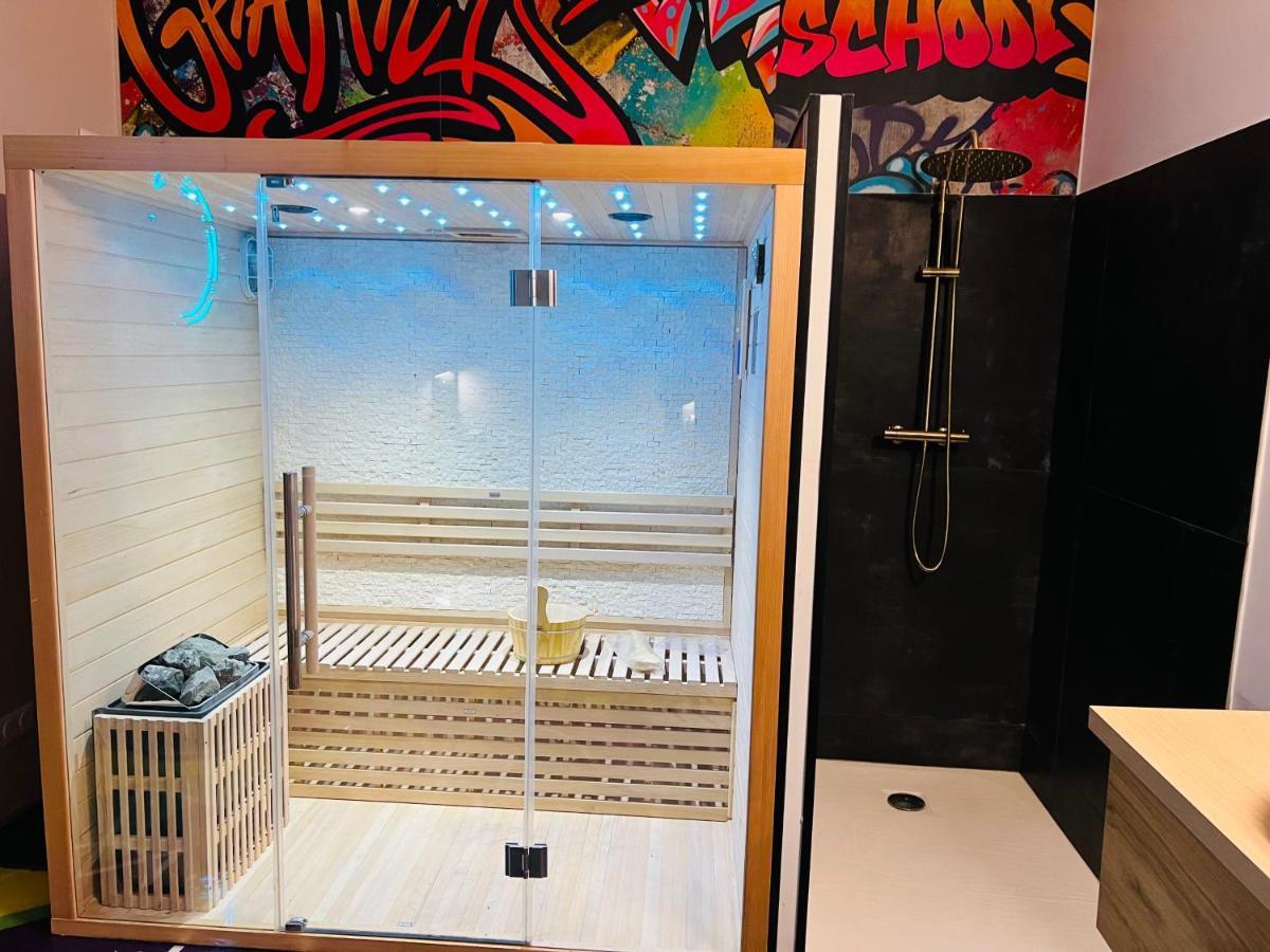 Capsule Street Art - Sauna- Jacuzzi - Playstation 5 - Billard - Netflix - Home Cinema - Terrasse Douai Bagian luar foto
