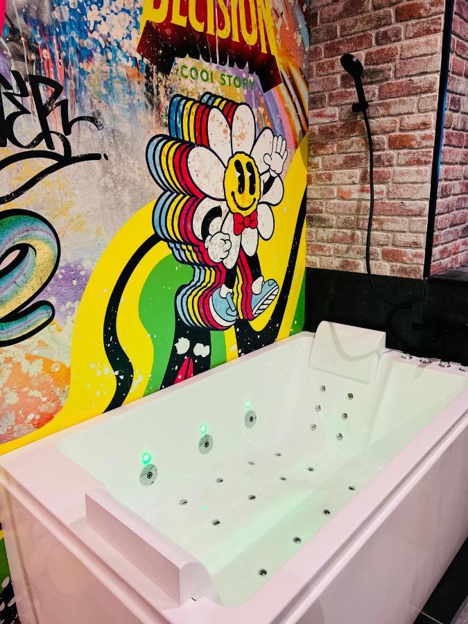 Capsule Street Art - Sauna- Jacuzzi - Playstation 5 - Billard - Netflix - Home Cinema - Terrasse Douai Bagian luar foto